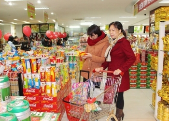 Dán tem mã QR code cho hàng hóa Tết